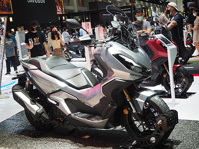 Honda ADV 150: Kelebihan, Spesifikasi, dan Harganya