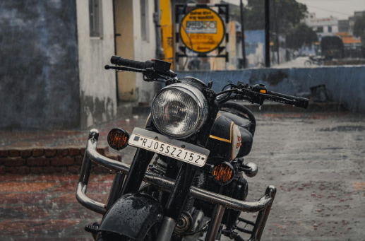 Plat Motor Jadi Warna Putih, Apa Alasan dari Perubahan Ini?