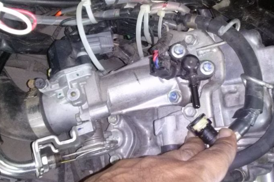 Apa Sih Perbedaan Karbu dan Injeksi? Simak Penjelasannya di Sini!