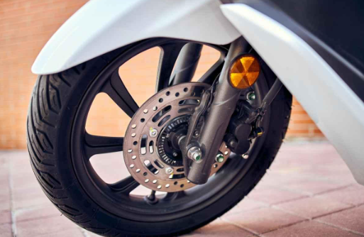 Cari Ban Motor Matic Tubeless yang Pas? Ini Rekomendasi Terbaiknya!