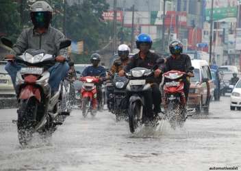 Lakukan Ini Setelah Motor Anda Kena Banjir